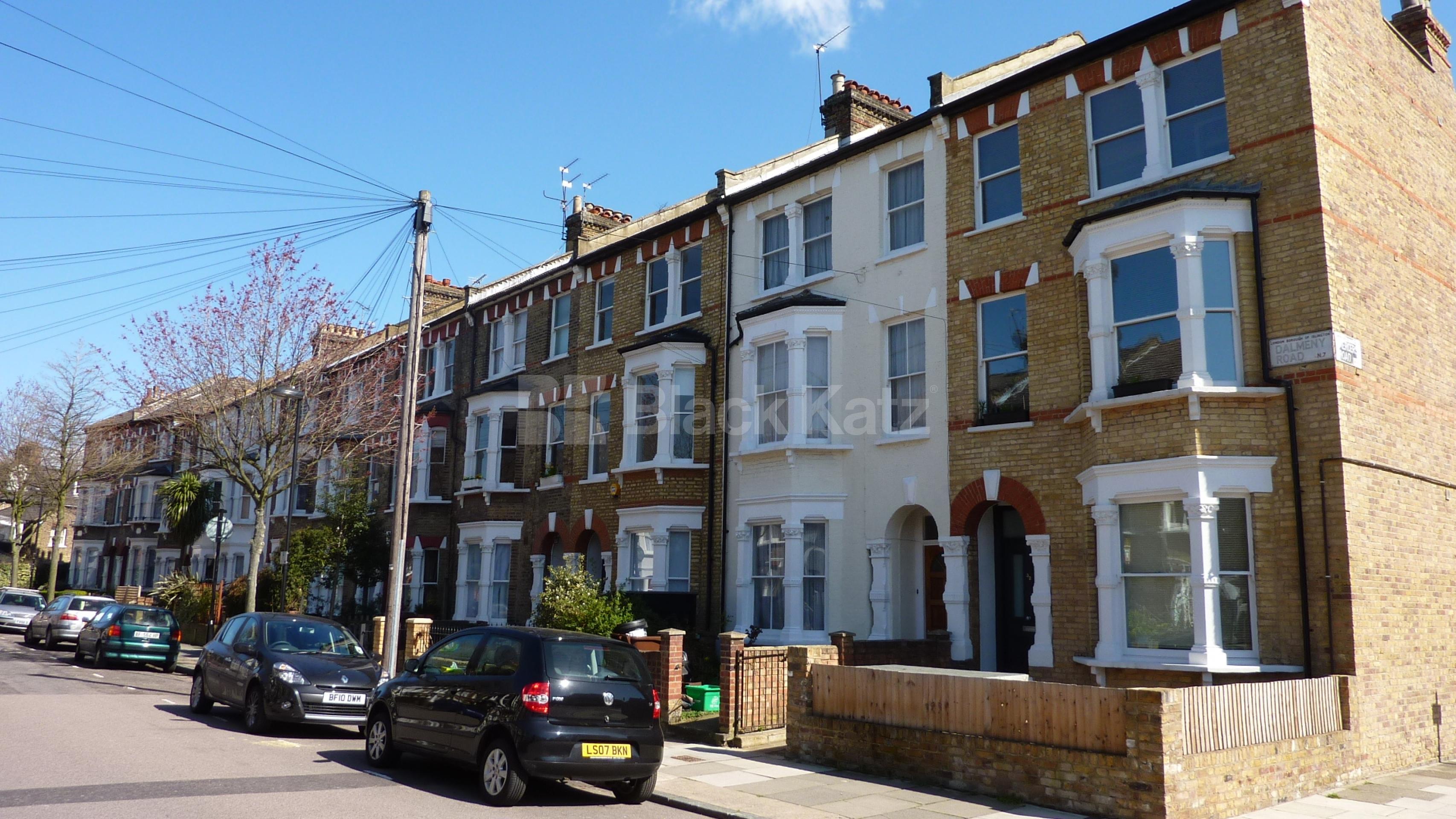 			NEW INSTRUCTION & MUST SEE !!!!, 2 Bedroom, 1 bath, 1 reception Flat			 Dalmeny Road, TUFNELL PARK N7